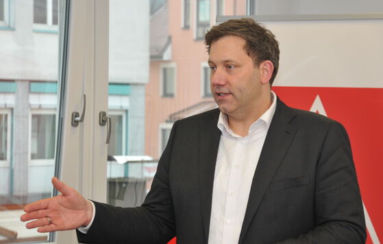 Finanzminister Lars Klingbeil im Heidenheimer Gewerkschaftshaus