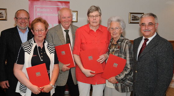 v.l.r.n.r. Ulrich und Gerda Griasch, Anton Ritter, Helga Butter, Margit Ziegler, stell. Kreisvorsitzender Clemens Stahl.