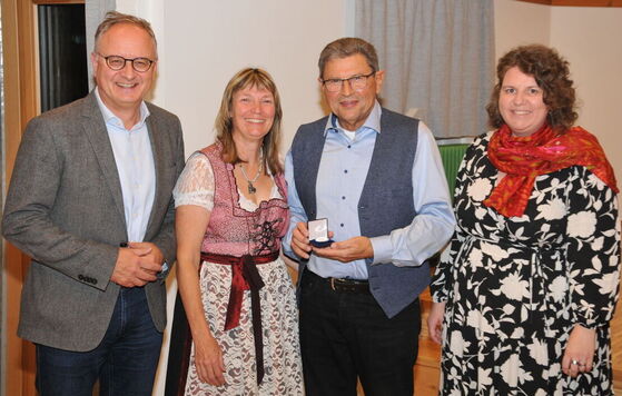 v.l.n.r: Andreas Stoch MdL, Kreisvorsitzende Tanja Wagner, Erwin Schöfl, Cornelia True